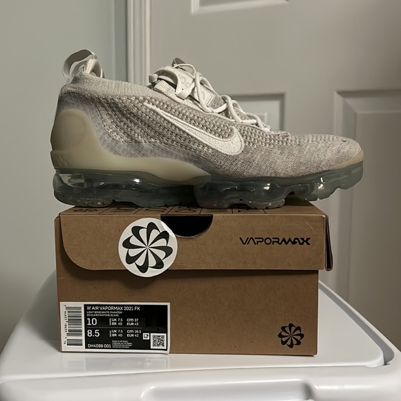 Women’s light bone vapormax 2021 flyknit - Picture 5 of 13